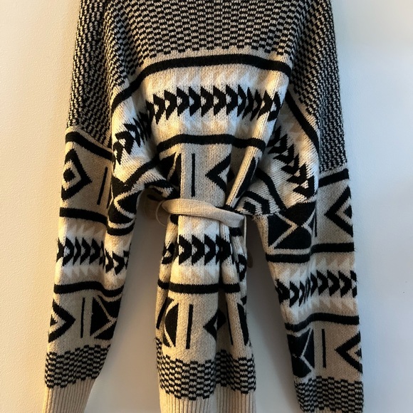 Geometric Patterned Sweater - Picture 2 of 3